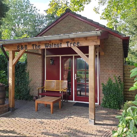 ヘレヴートスライス The Walnut Tree Bed & Breakfast エクステリア 写真