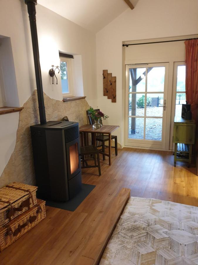 ヘレヴートスライス The Walnut Tree Bed & Breakfast エクステリア 写真