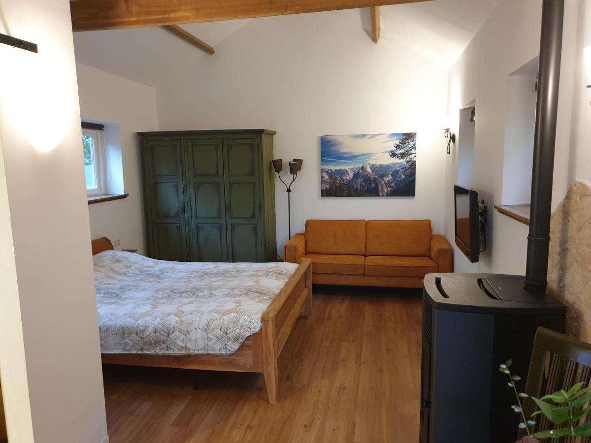 ヘレヴートスライス The Walnut Tree Bed & Breakfast エクステリア 写真
