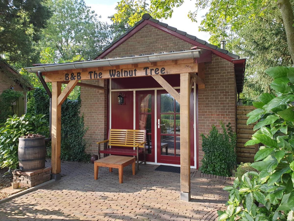ヘレヴートスライス The Walnut Tree Bed & Breakfast エクステリア 写真
