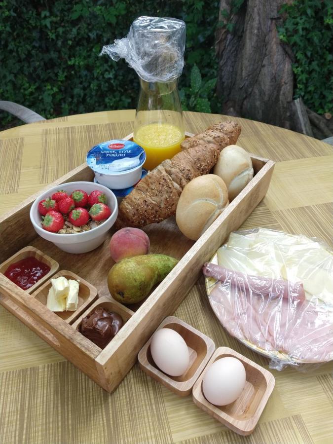 ヘレヴートスライス The Walnut Tree Bed & Breakfast エクステリア 写真